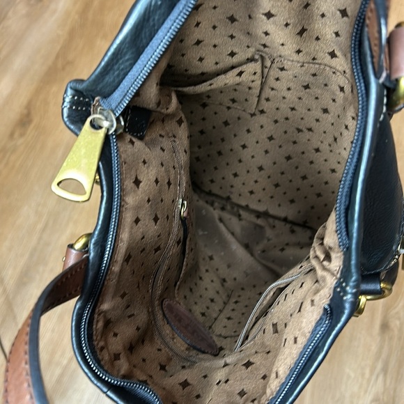 Fossil vintage black leather explorer shoulder bag with fold over top - Picture 9 of 10